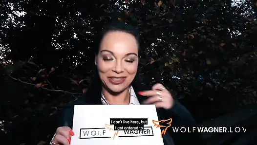 Priscilla si tante seksi jerman dientot habis-habisan di luar dan di dalam! Wolf Wagner