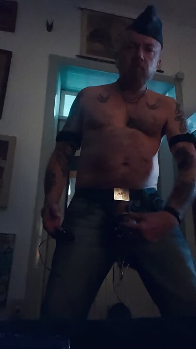 我的鸡巴、玩具和我玩得很开心