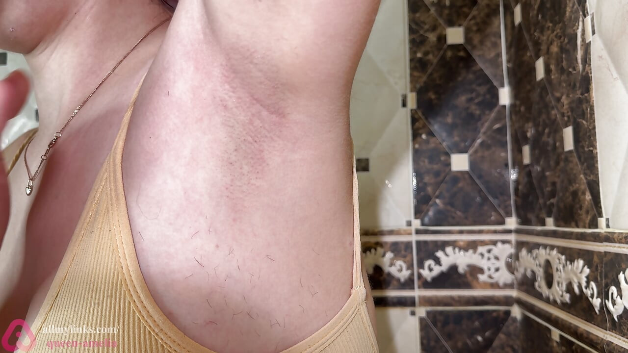 Ras de axile păroase! Depilare! Epilare a axilelor cu un epilator!