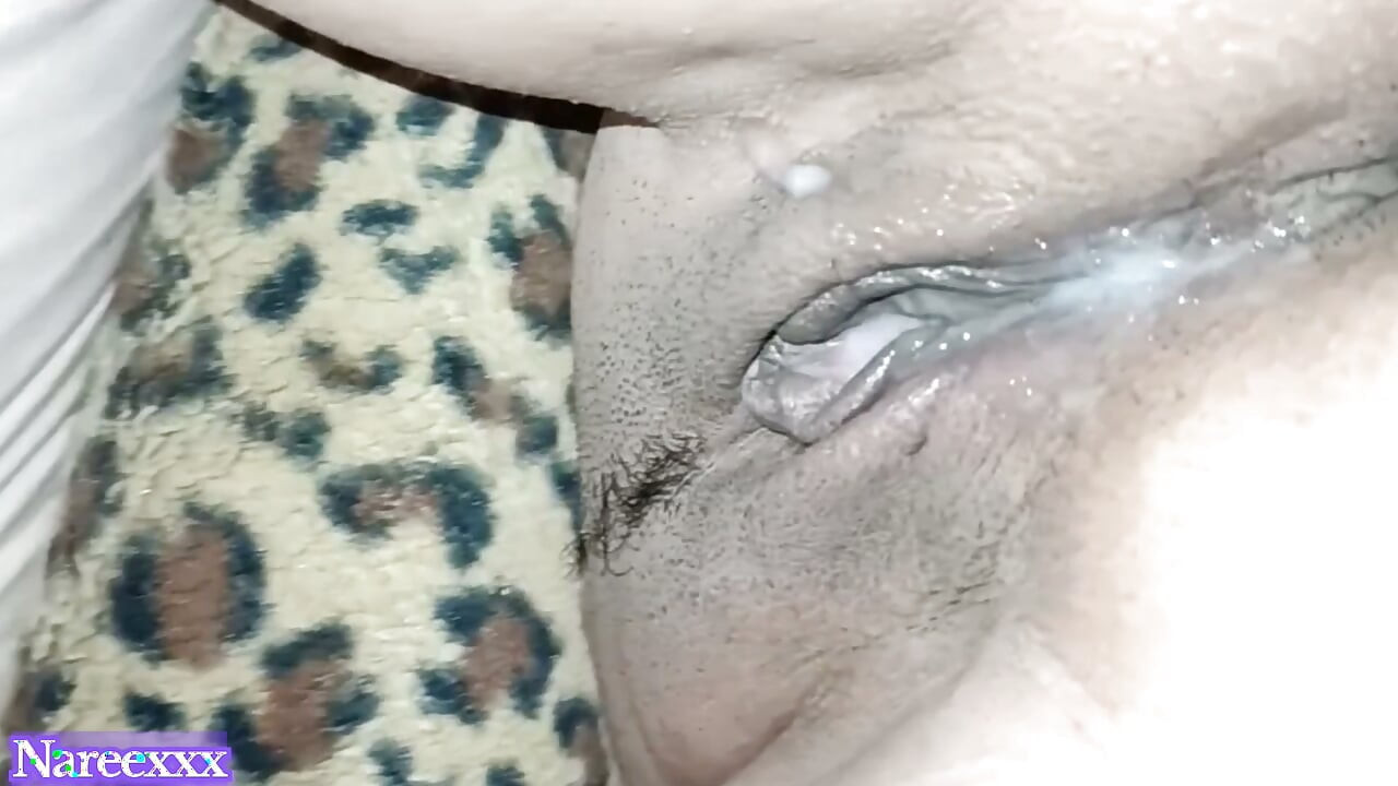 היא לא יודעת להעמיד פנים, כל מה שהיא עושה כל כך אמיתי וטעים, יש לה את הנרתיק הכי טעים, היא מקסימה.