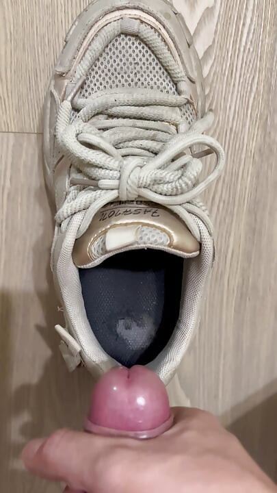 Spara Alle Scarpe Della Tua Ragazza Che Non Vuoi