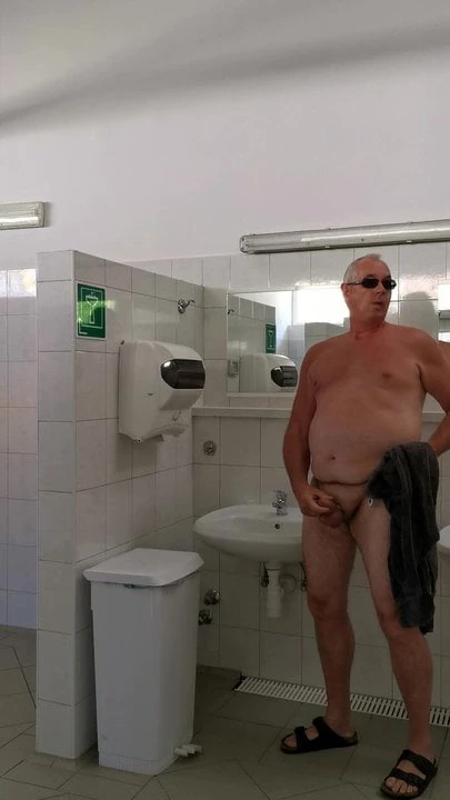 In de badkamer 3