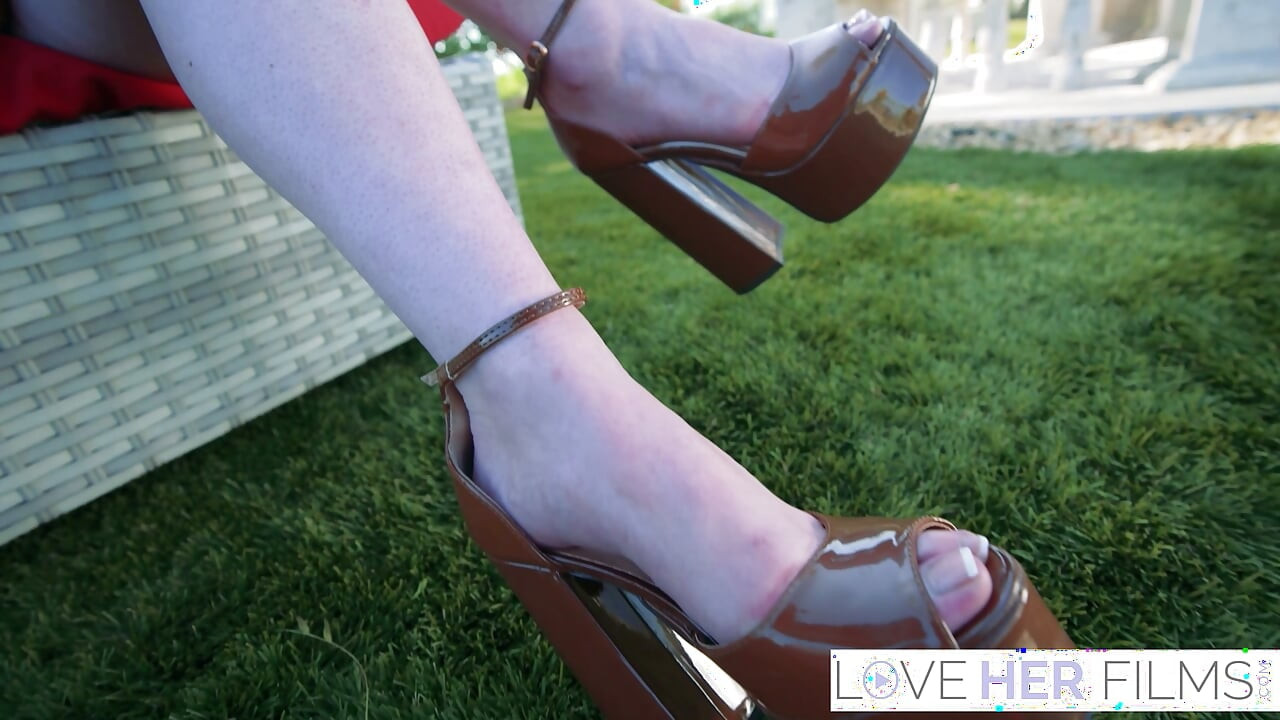 JOI Feet Tease with Lucia Rossi
