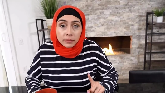 Hijab hookup - ibu tiri timur tengah curiga suaminya selingkuh ngentot anak tirinya sebagai balasan