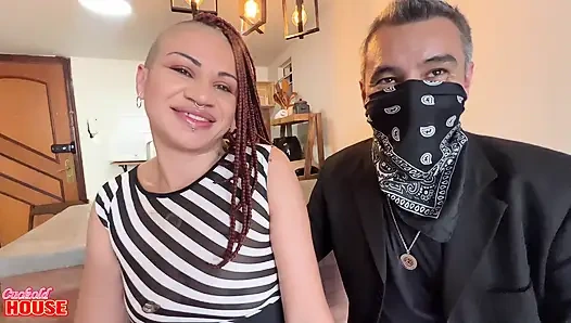 Suami ngentot sama teman-temannya untuk nonton istrinya berpartisipasi dalam pesta seks liar bareng mereka