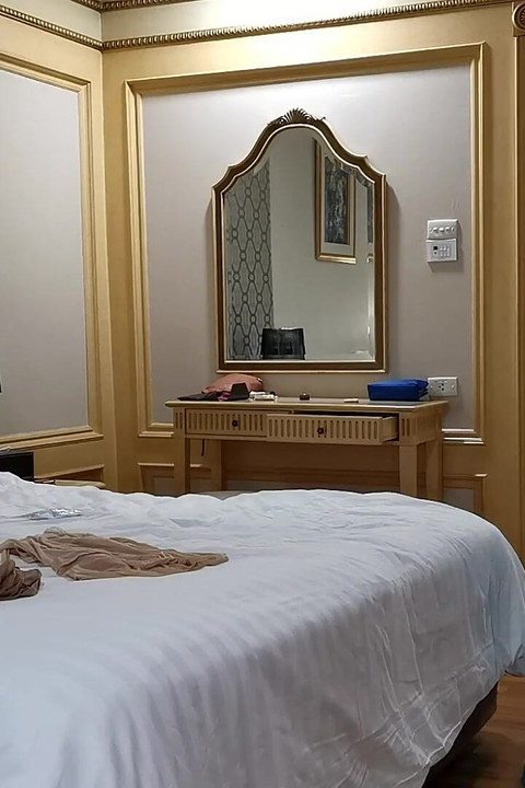 Sissy Slut Michelle Morning Wake-up in Bangkok Hotel and Web Show