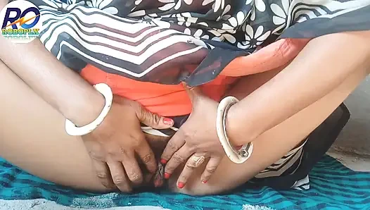 Desi dorf, frau wurde im doggystyle gefickt, wenn es eine Chance in der schule gab, hob sie ihren sari auf und lutschte den penis, Hindi