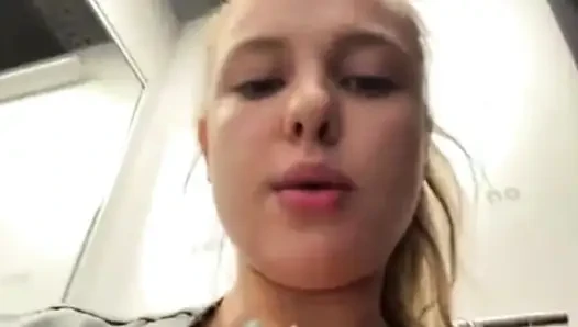 Public orgasm with jucielussie in the fitting room