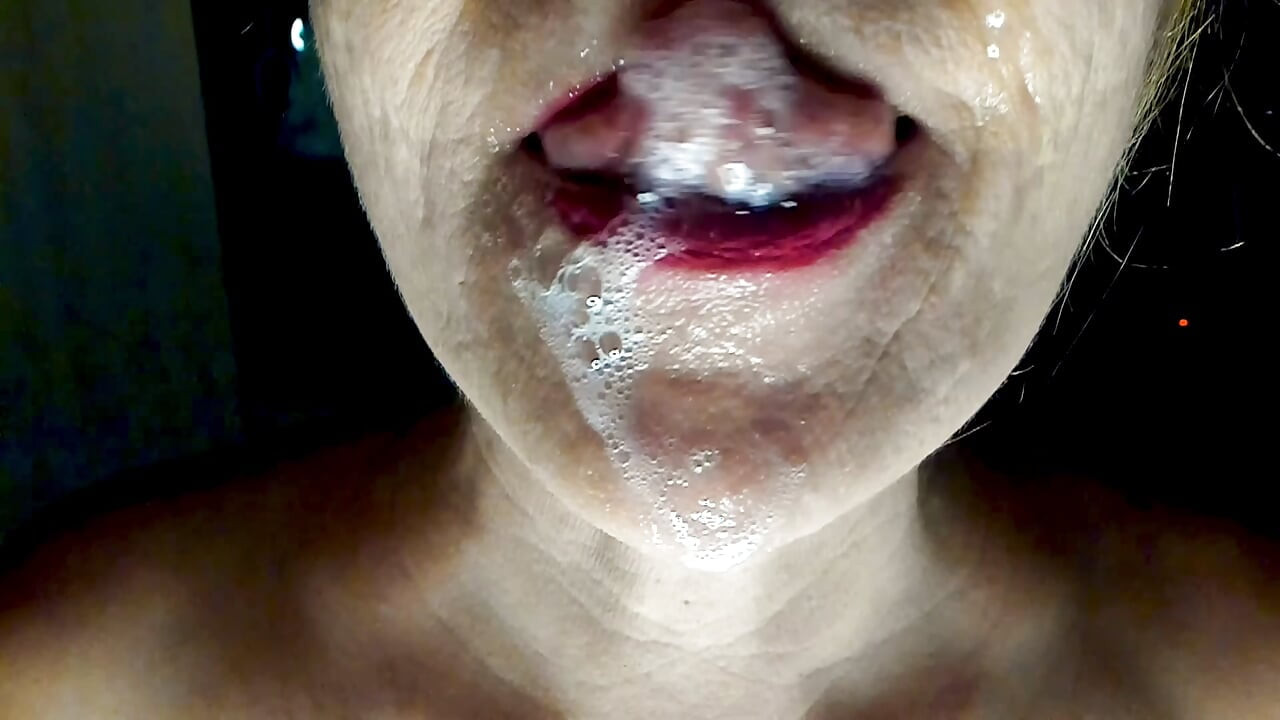 Milf lady suck throbbing cock cum fountain in mouth .