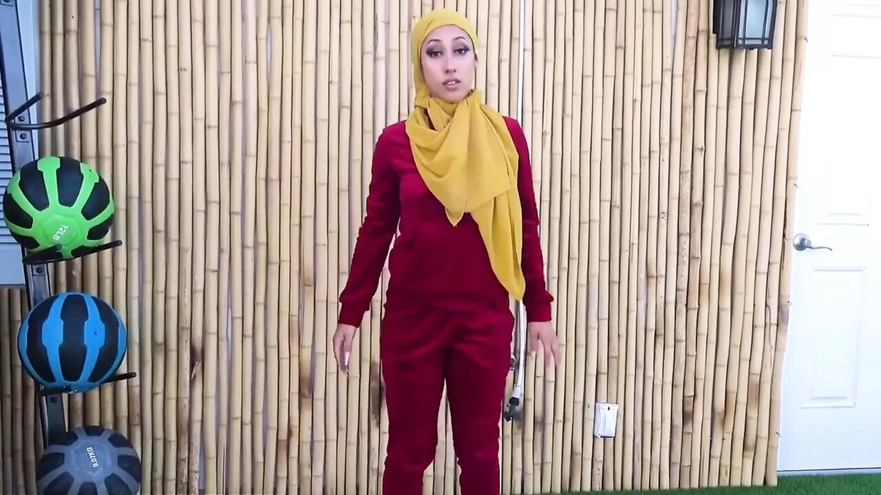 Hijab Hookup - Horny Arabic Babe Kira Perez Cheats On Her Husband With Her Athletic Personal Trainer