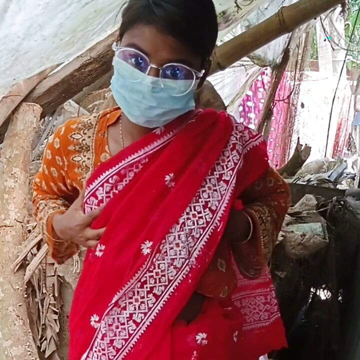 Viral sexy video of me fucking my hot young stepmom - Bangladeshi