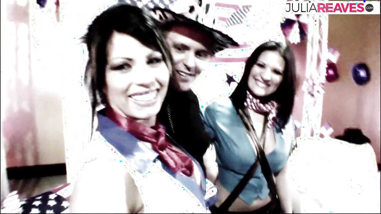 Chicas calientes montan pollas enormes hasta una corrida