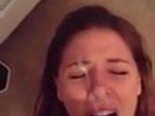 Подруга кончила в лицо в любительском видео