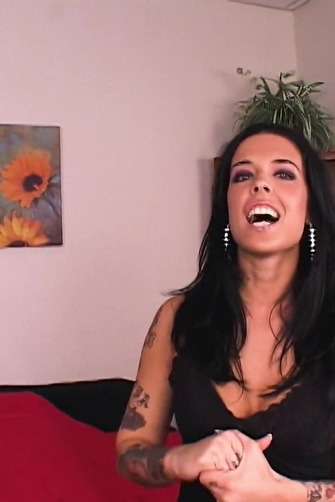 Inked Alt Babe Demi & Her Big Dildo
