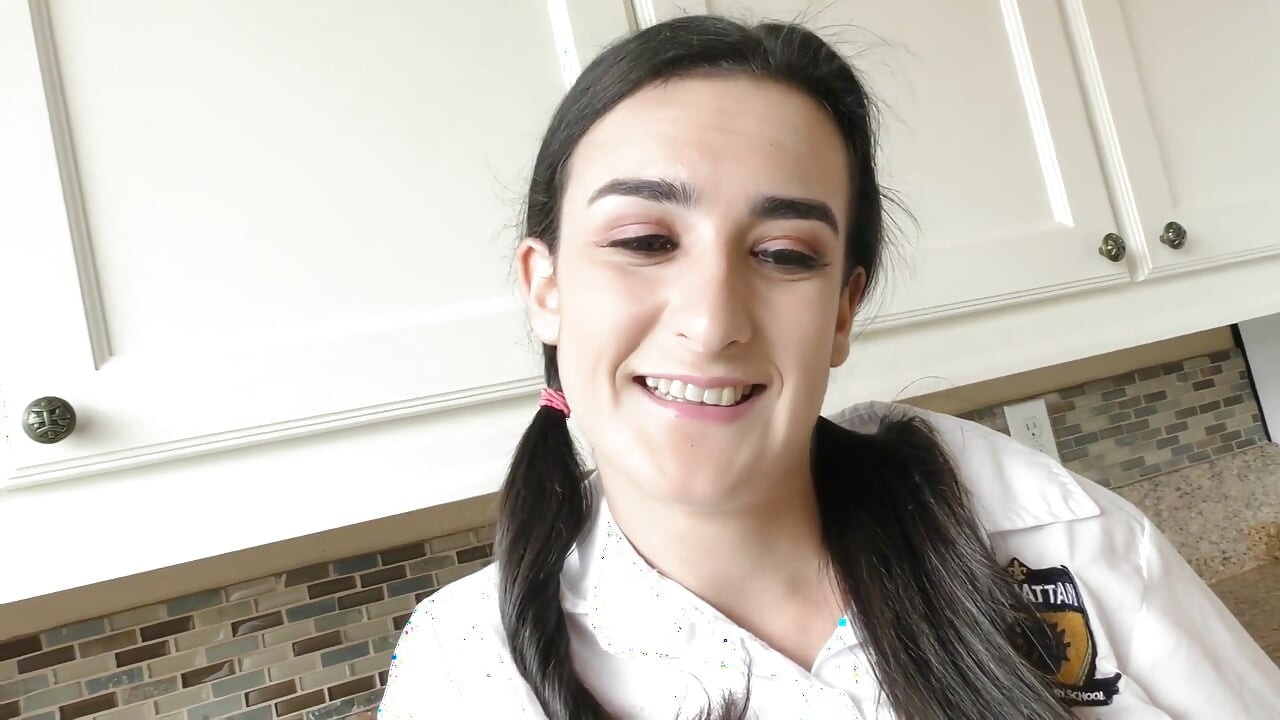 Petite whore rimms and swallows