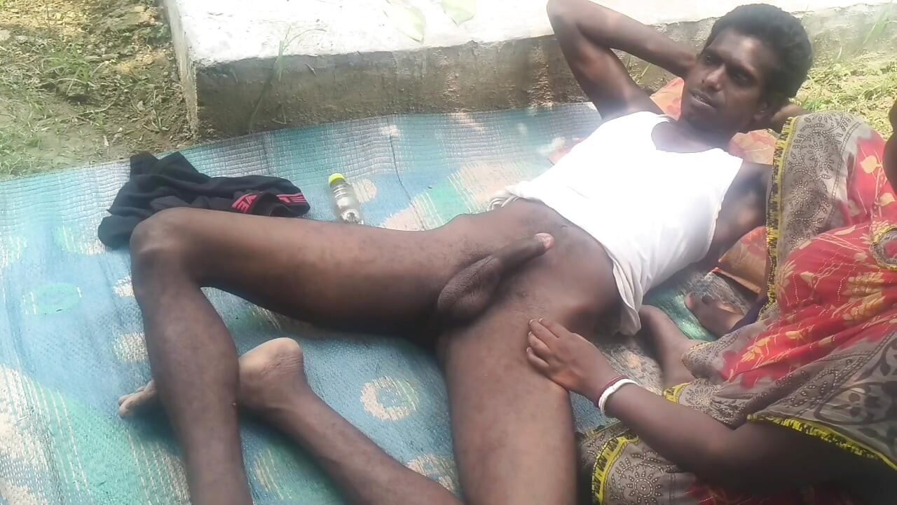 Desi housewife ki chudai ki outdoor