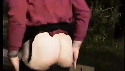 crossdresser içinde park mastürbasyon ve boşalan
