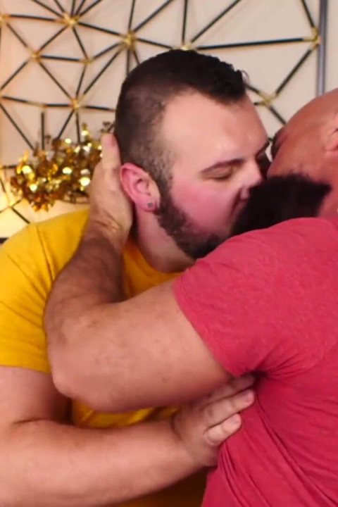 BEARFILMS Chubby Rex Barebacked By Bearded Bear Jayson West