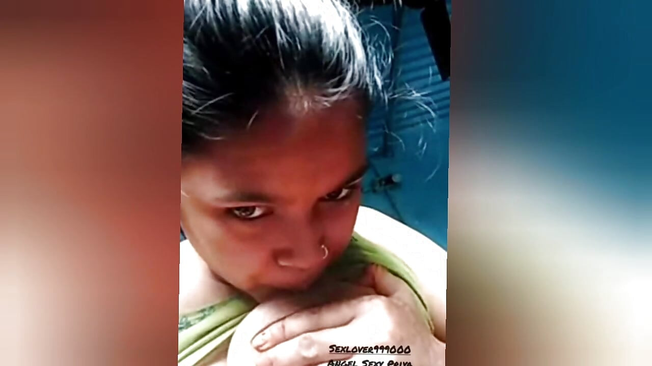 Je baise ma desi indienne mausi pendant que personne n’est à la maison