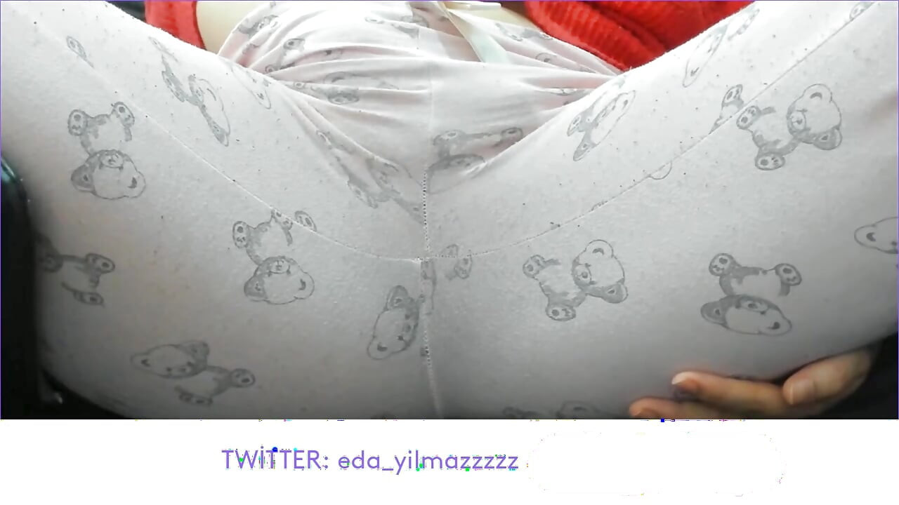 MASTURBATION EN PYJAMA - CARESSE DE CHATTE EN PYJAMA - PORNO TURC