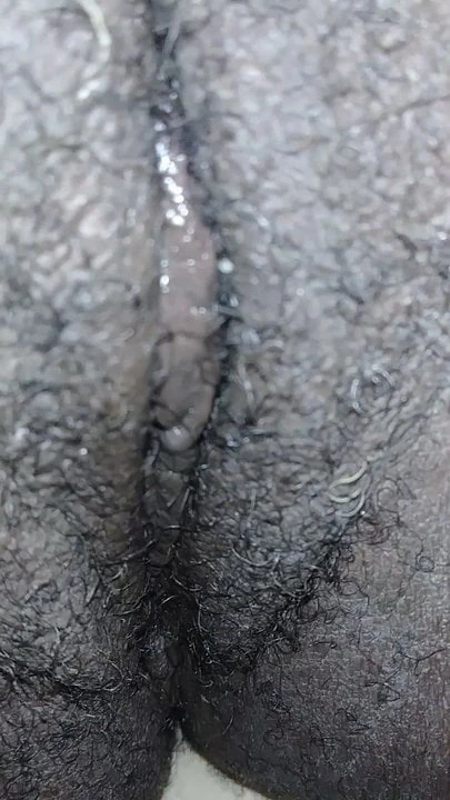 मेरी चूत गीली है, गड़बड़ होने के लिए तैयार है
