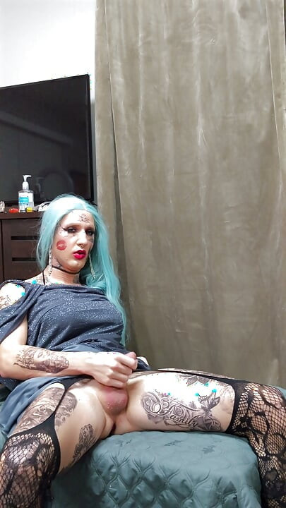 Extremely Hot Tatted Femboy Jerking