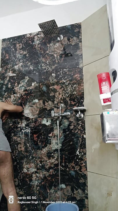 राजस्थानी लड़का मास्टरबेशन दिखाता है