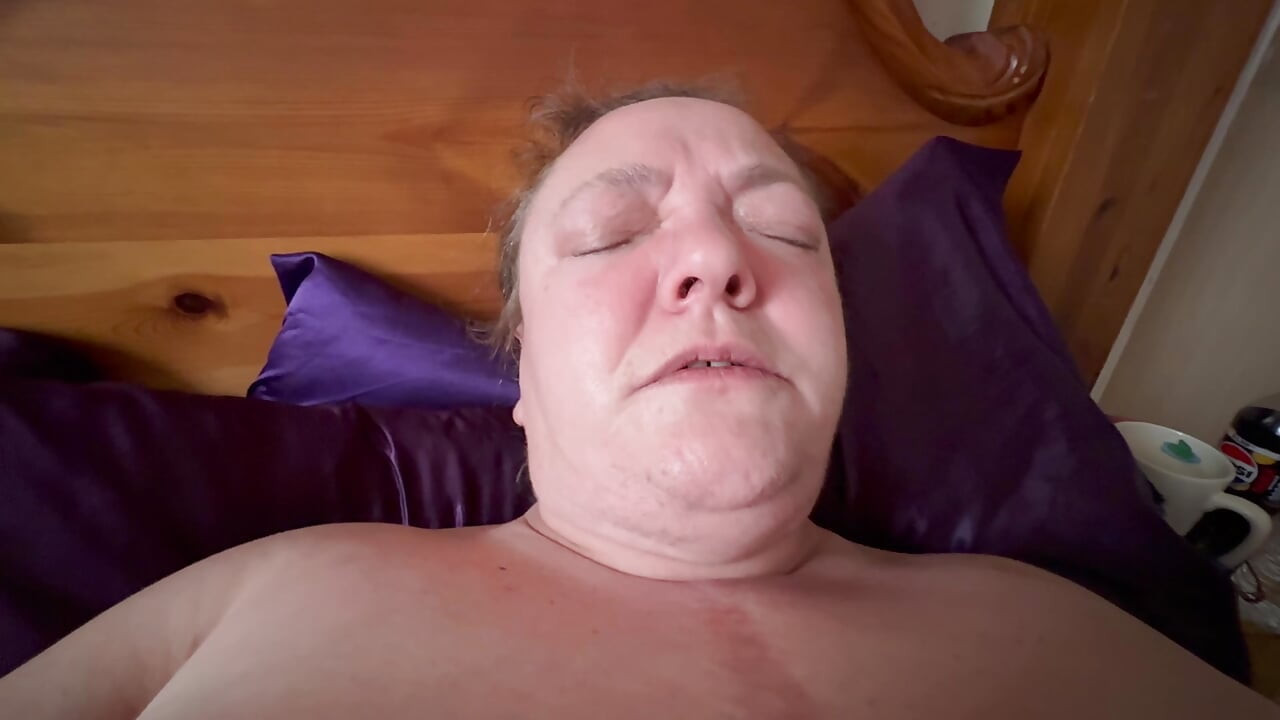 Booboo obožava svoju pičku domina Satana!