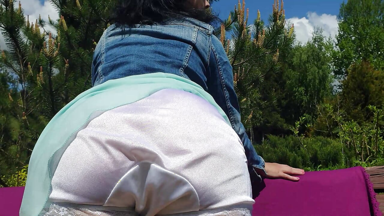 정원에서 머프를 빠는 Wanilianna