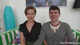 Сексуальная украинская жена Саша Зима превращает своего муженька в куколда