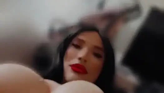 Cezalandırılmaya hazır mısın, zavallı orospu? Tamam. Seni kırayım, tamam