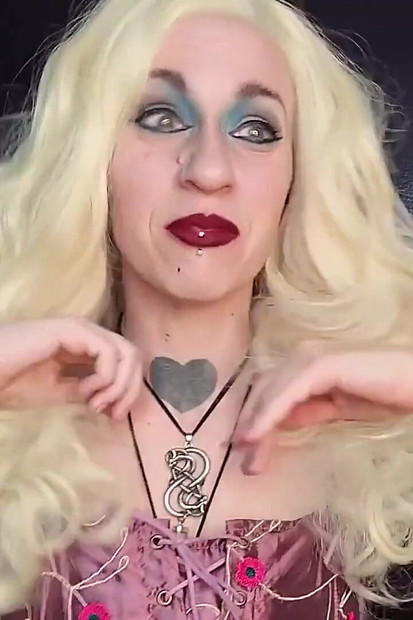 Hocus Pocus Sarah Sanderson - malý penis