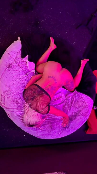 Hot Blonde has One of Those Nights Again