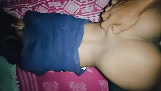 Aku menyetubuhi saudara tiriku yang lebih muda yang mengantuk