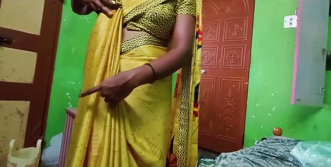 Ammu Showing Big Boobs and Changing the Saree