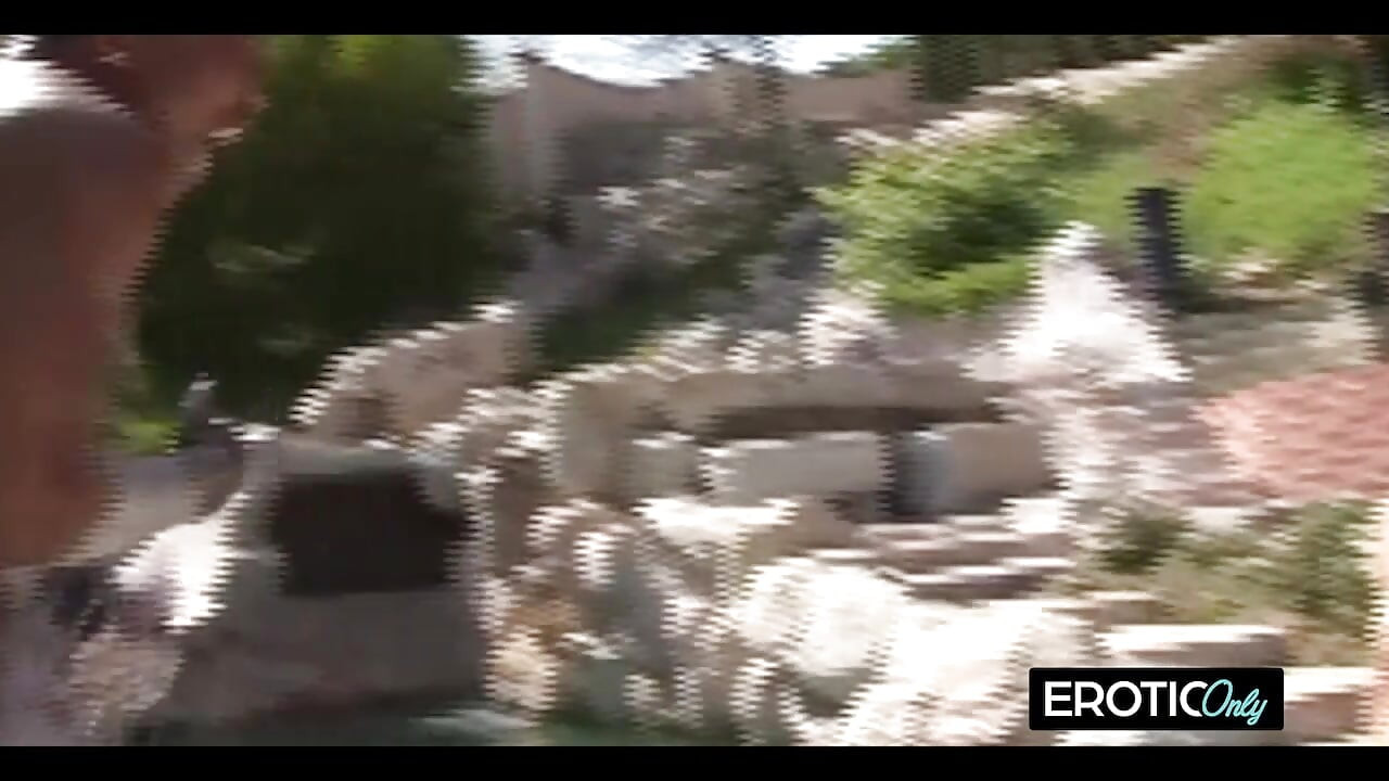 Domaćica se baca na debelu vješalicu dečka od bazena