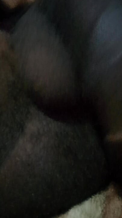 Romance avec une bite avec un trou gay.  Romance avec un trou sexuel anal. Je masturbe mon long pénis avec mon trou gay