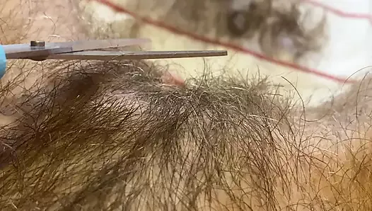 Przycinanie włosów w cipce - owłosiony fetysz krzewów