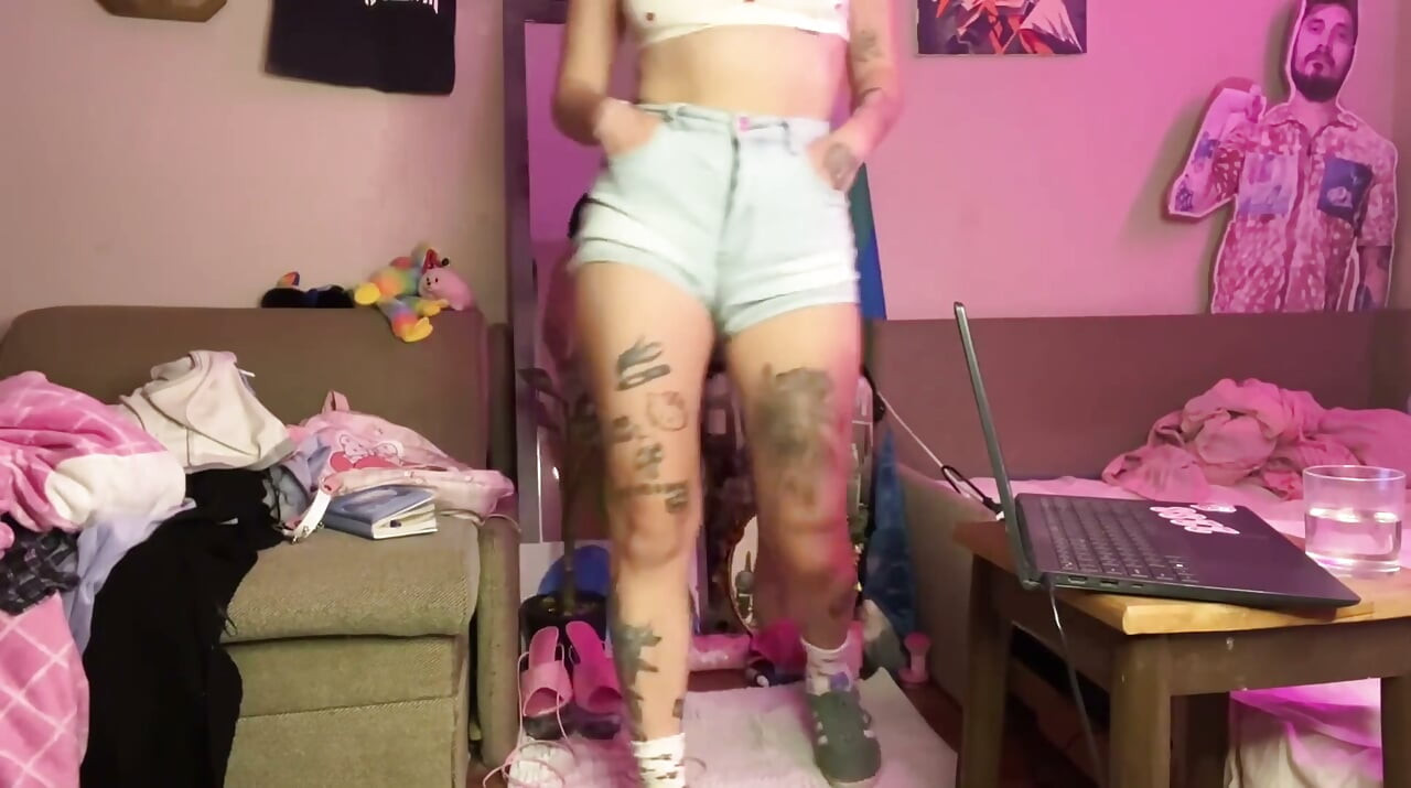 Hermanastra boca y coño mojado babeando