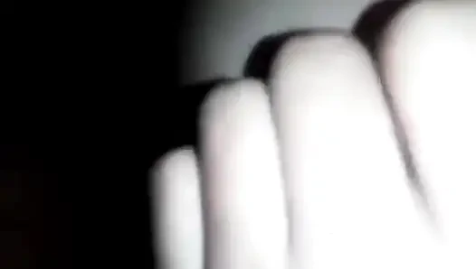 Mükemmel Hintli kız büyük göğüslerini emiyor ve üvey erkek kardeşi tarafından sikişiyor