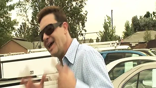 Зрелая блондинка и крошки-брюнетки пальцами до диких оргазмов