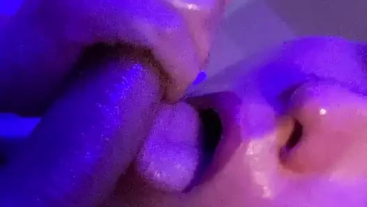 Soğuk bir sonbahar akşamında rahat evde oral seks