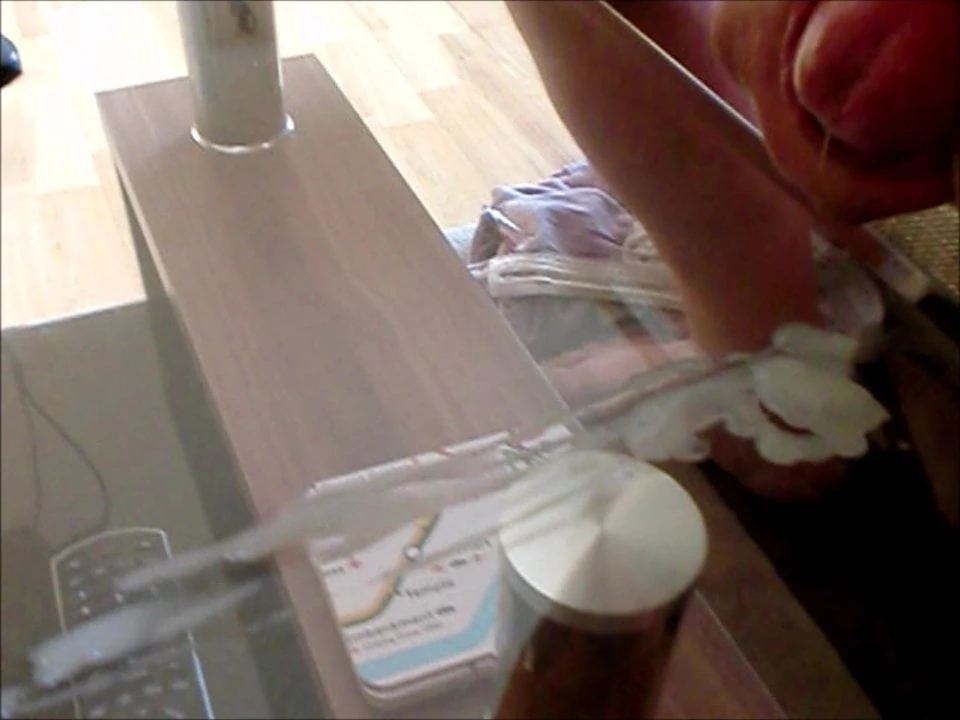 Masturbándose con mucho esperma caliente y cachondo!