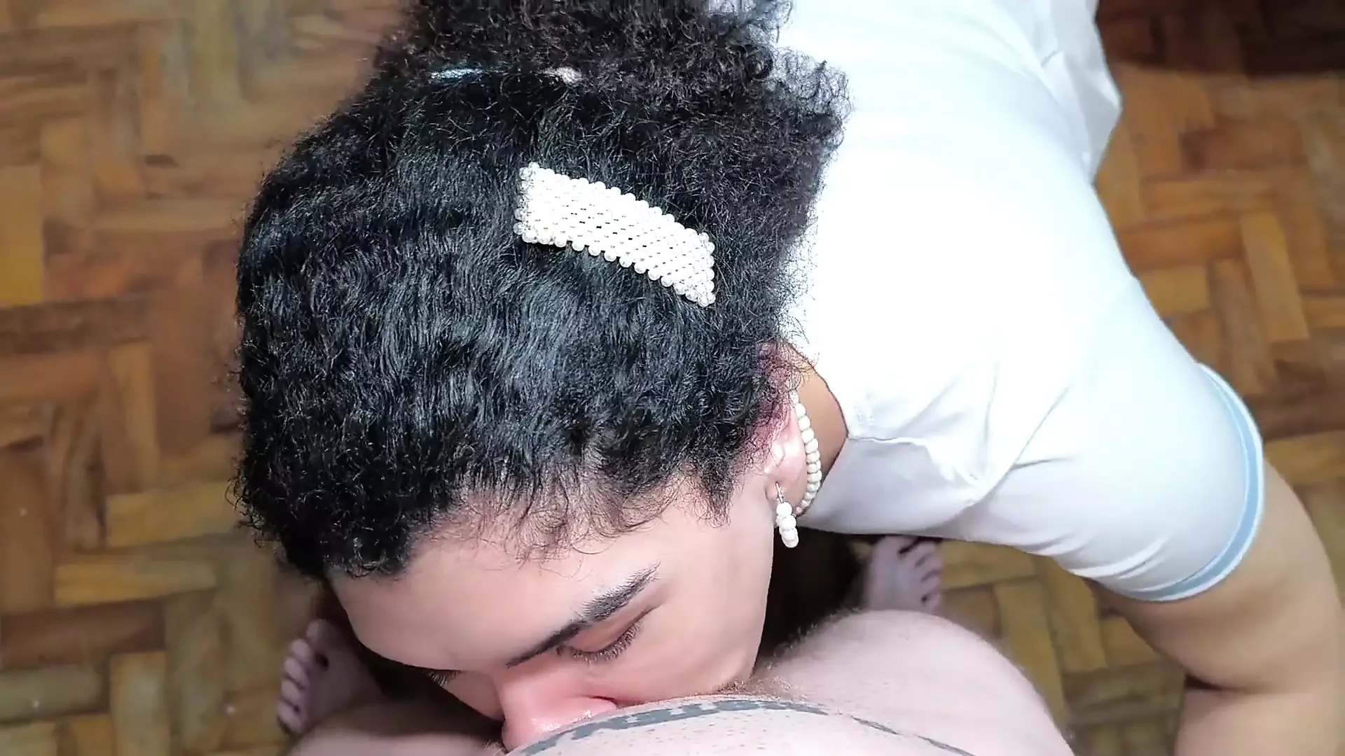 Suzie troia in un'orgia molto vivace 3f+3m+1t - parte 2