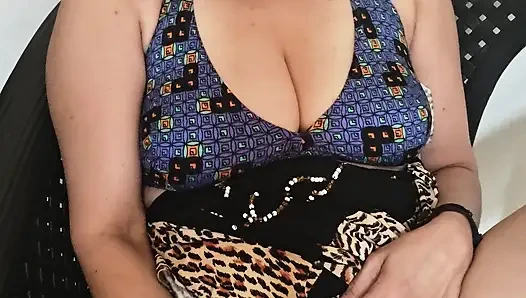 Leena si kakak ipar india dipijat sama pelayannya joi