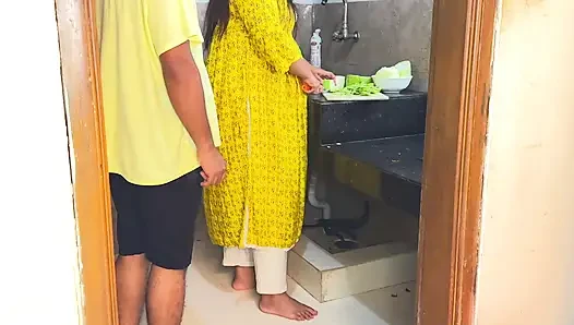 Suddenly I Fucked My Stepmother in Law While She Was Cutting Curry in the Kitchen - Desi Rough Sex