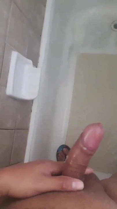 Quck wank and cum in the shower nice big cock head