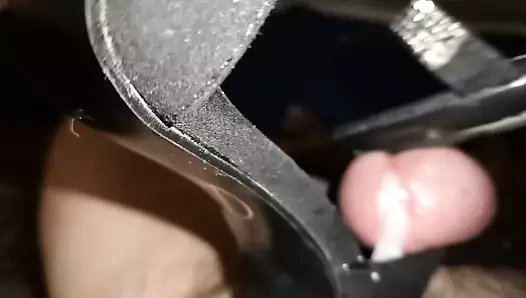 Cum üzerinde siyah süet yüksek topuklu 2