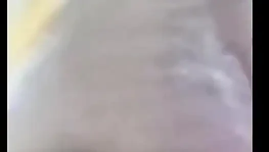 Это было так хорошо, я пришла в брызгах, у меня был мой первый сквирт!
