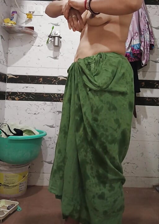 Priya bhabi güzel vücut gösterisi